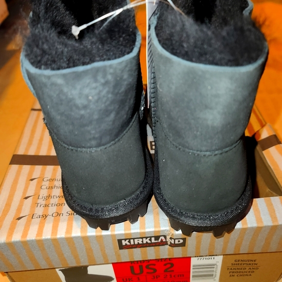 Kirkland signature stealing boot kids size 2 NWT - Picture 3 of 6